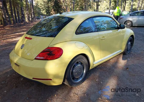 2012 Volkswagen Beetle 2.5L z USA, uszkodzony, nr VIN 3VWJP7AT7CM633384